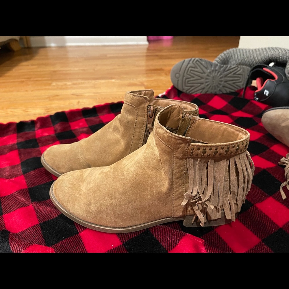 Fringe boots size 9 1/2 mossimo